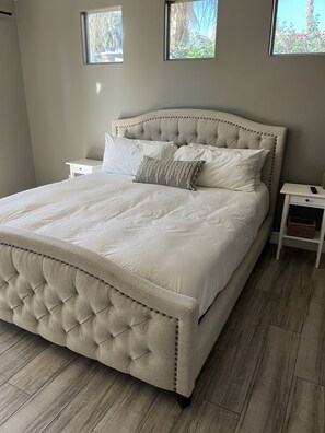 3 bedrooms, iron/ironing board, free WiFi, bed sheets - Beautiful Modern Retreat, Pool, Spa, Fire-Pit, BBQ (Indio)