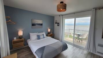 Exclusive Double Room | Desk, laptop workspace, soundproofing, free WiFi