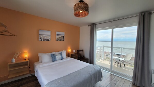 Panoramic Double Room | Desk, laptop workspace, soundproofing, free WiFi - La Plage Motel (Berthier-sur-Mer)