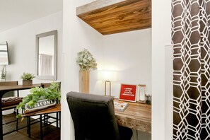 Business center - Beachfront studio with indoor/outdoor pools, private balcony, AC (Myrtle Beach)