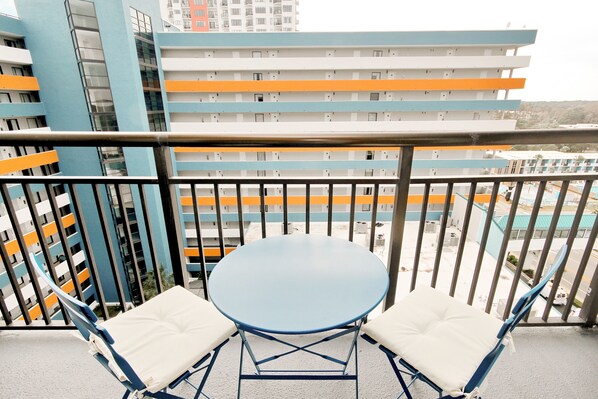 Property grounds - Beachfront studio with indoor/outdoor pools, private balcony, AC (Myrtle Beach)