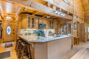 冰箱、微波炉、烤箱、炉灶