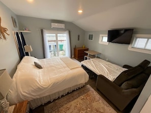 1 bedroom, desk, WiFi, bed sheets
