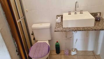 Apartamento básico | Banheiro