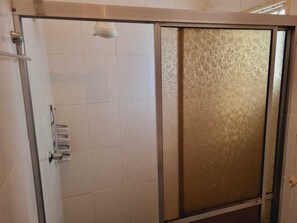 Eenvoudig appartement | Badkamer