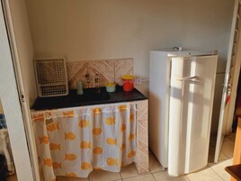 Basic Apartment | Private kitchen | Fridge