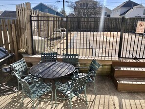 Outdoor dining - Beautiful beach home (Point Pleasant Beach)