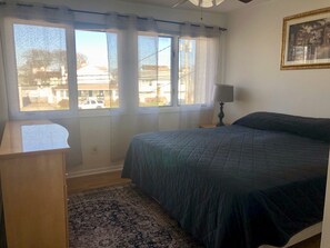 3 bedrooms, WiFi, bed sheets - Beautiful beach home (Point Pleasant Beach)