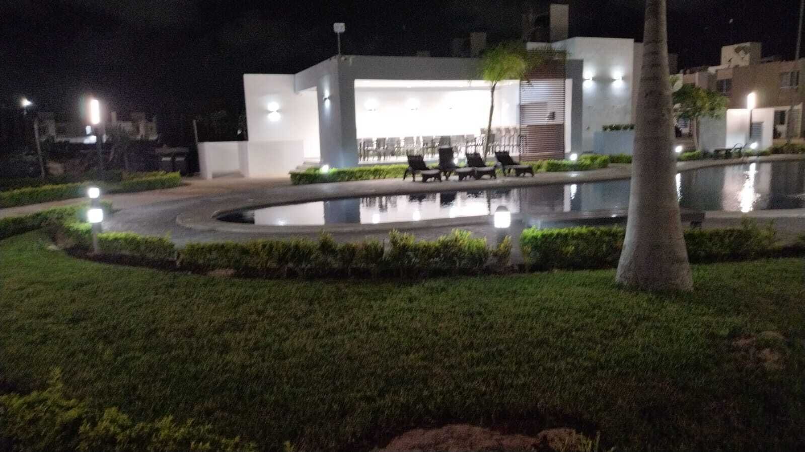 Piscine extérieure, piscine chauffée