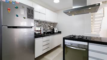 Apartment | Private kitchen | Fridge, microwave, oven, coffee/tea maker