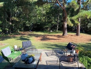 Outdoor dining - Artistic Ranch (Fayetteville)