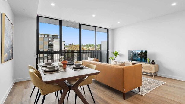 TV - Modern Apartment on Burgundy Precinct & Parklands (Heidelberg)