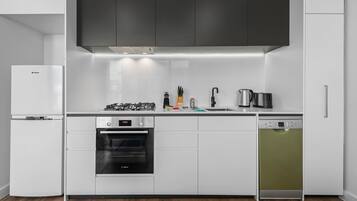 Coffee/tea maker, fridge, microwave, oven