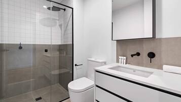 Shower, hair dryer, towels, shampoo
