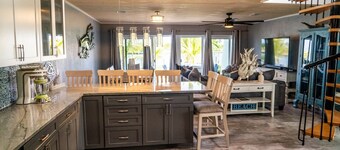 Beautiful Island Paradise on the canal 