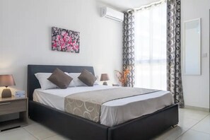 3 bedrooms, iron/ironing board, travel cot, free WiFi