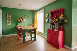 Dining - Central Belfast Apartments: Unique Retreat in the East (Belfast)