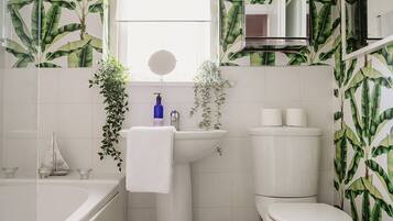 Superior Apartment, Private Bathroom | Bathroom
