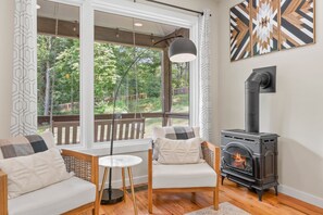 Unclassified image, 3 of 52, button