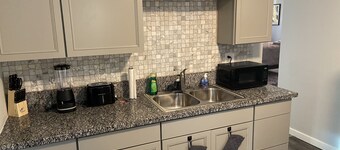 Dazzling 2/1 near Gulfport/St. Pete beach