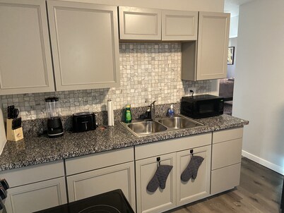 Dazzling 2/1 near Gulfport/St. Pete beach