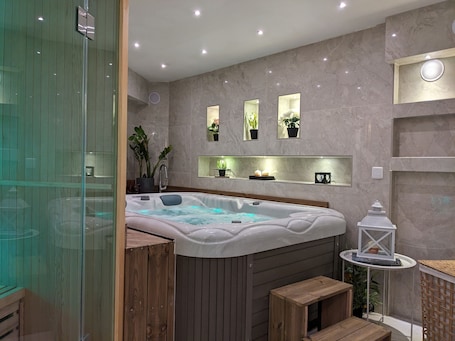 Sauna, hot tub. Best Western Hotel Austria & Spa