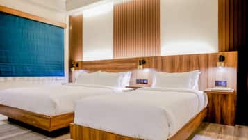 Deluxe Room, Multiple Beds, Non Smoking, Kitchen | Hypo-allergenic bedding, minibar, in-room safe, soundproofing