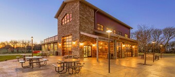 DESIGNED FOR FUN! LAKEFRONT HOME - PET FRIENDLY! HOT TUB, FIRE PIT READY TO GO!