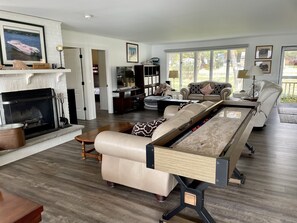 テレビ、DVD プレーヤー、書庫、ビデオライブラリ