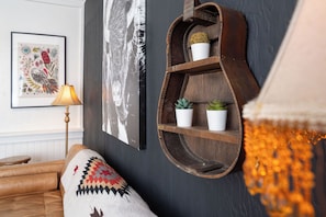 House | Living area | 40-inch flat-screen TV with cable channels, TV, fireplace