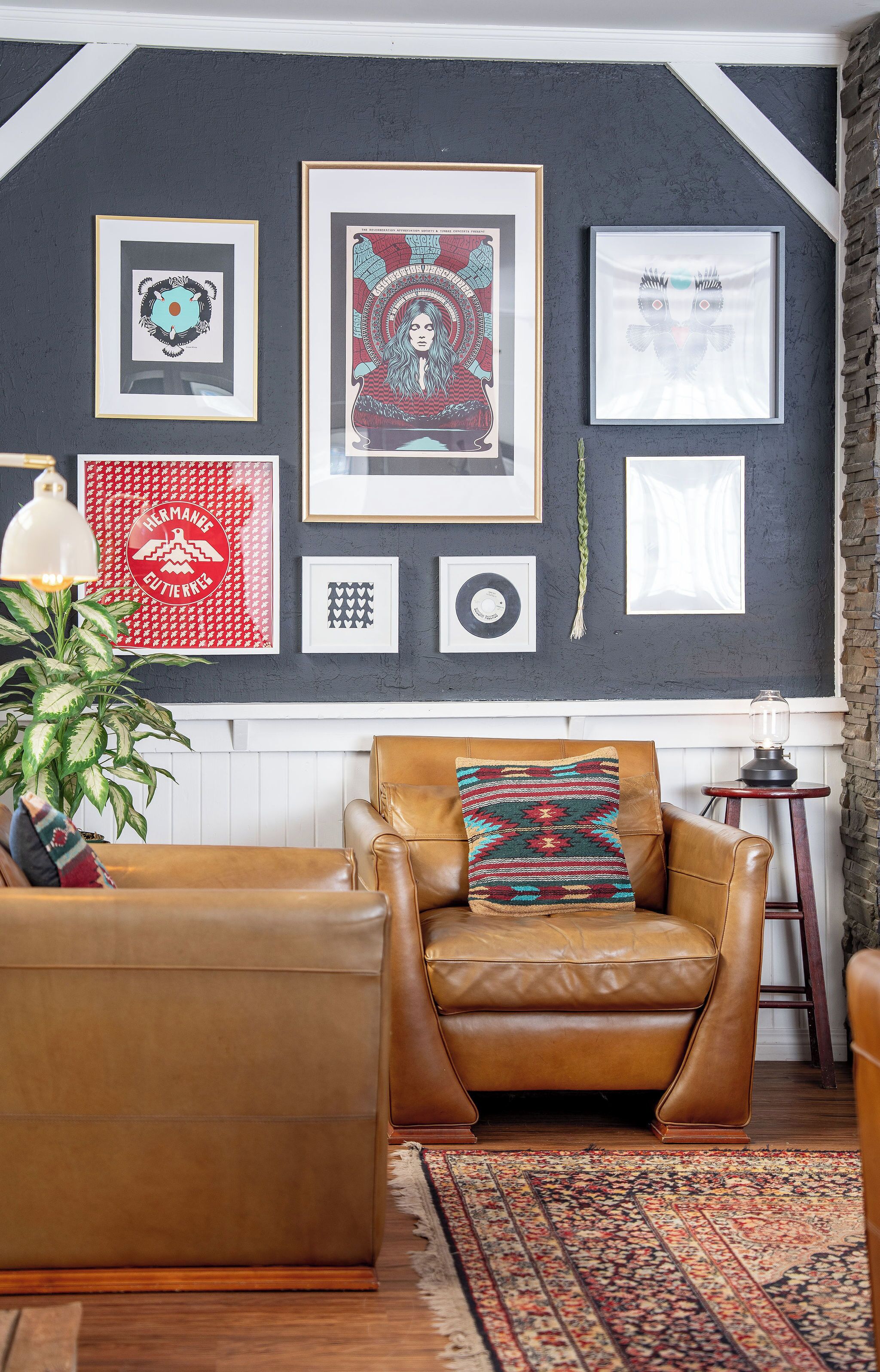 House | Living area | 40-inch flat-screen TV with cable channels, TV, fireplace