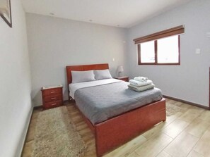 1 soverom, strykejern/-brett, wi-fi (inkludert) og sengetøy