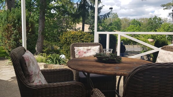 تناول الطعام بالخارج