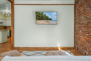 1 bedroom, free WiFi, bed sheets - Circle Overlook-Private Downtown apartment (Sebring)