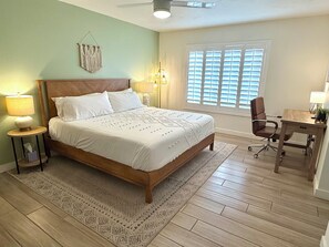 3 bedrooms, desk, iron/ironing board, travel cot - Cozy Remodel, Diving Pool & Hot tub, Great Location Near Entertainment! (Peoria)