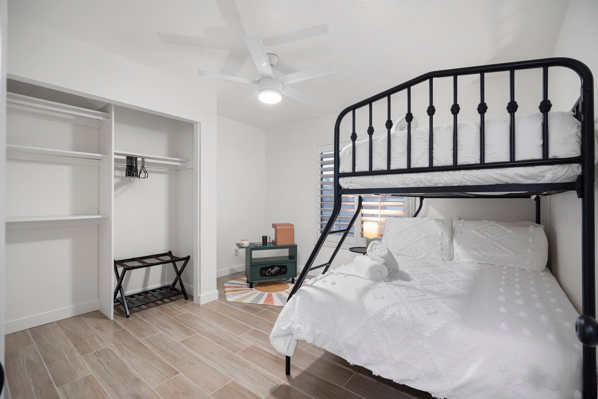 3 bedrooms, desk, iron/ironing board, travel cot