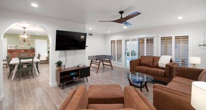 Cozy Remodel, Diving Pool & Hot tub, Great Location Near Entertainment!