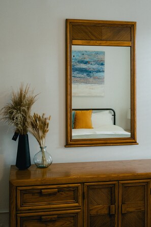 3 bedrooms, desk, iron/ironing board, free WiFi - Charming Central Cleveland Gem. Make Yourself At Home! (Cleveland)