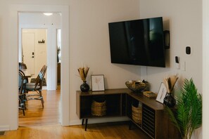 Interior - Charming Central Cleveland Gem. Make Yourself At Home! (Cleveland)