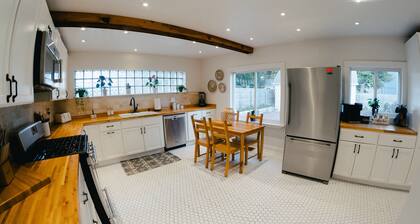 Charming Central Cleveland Gem. Make Yourself At Home!