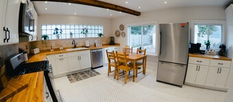 Cozy Updated Century Gem- Prime Location - Sleeps 10- Make yourself at home!