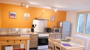 Kaffetrakter/tekoker, kjøleskap, mikrobølgeovn og ovn