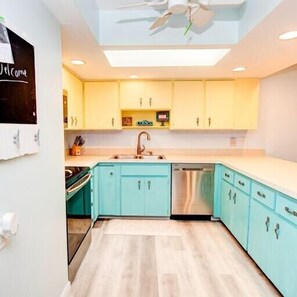 Fridge, microwave, oven, stovetop - In the heart of Stuart-close to beaches (Stuart)