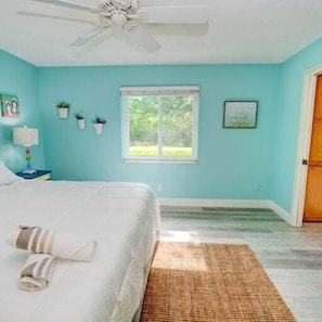 3 bedrooms, desk, iron/ironing board, free WiFi