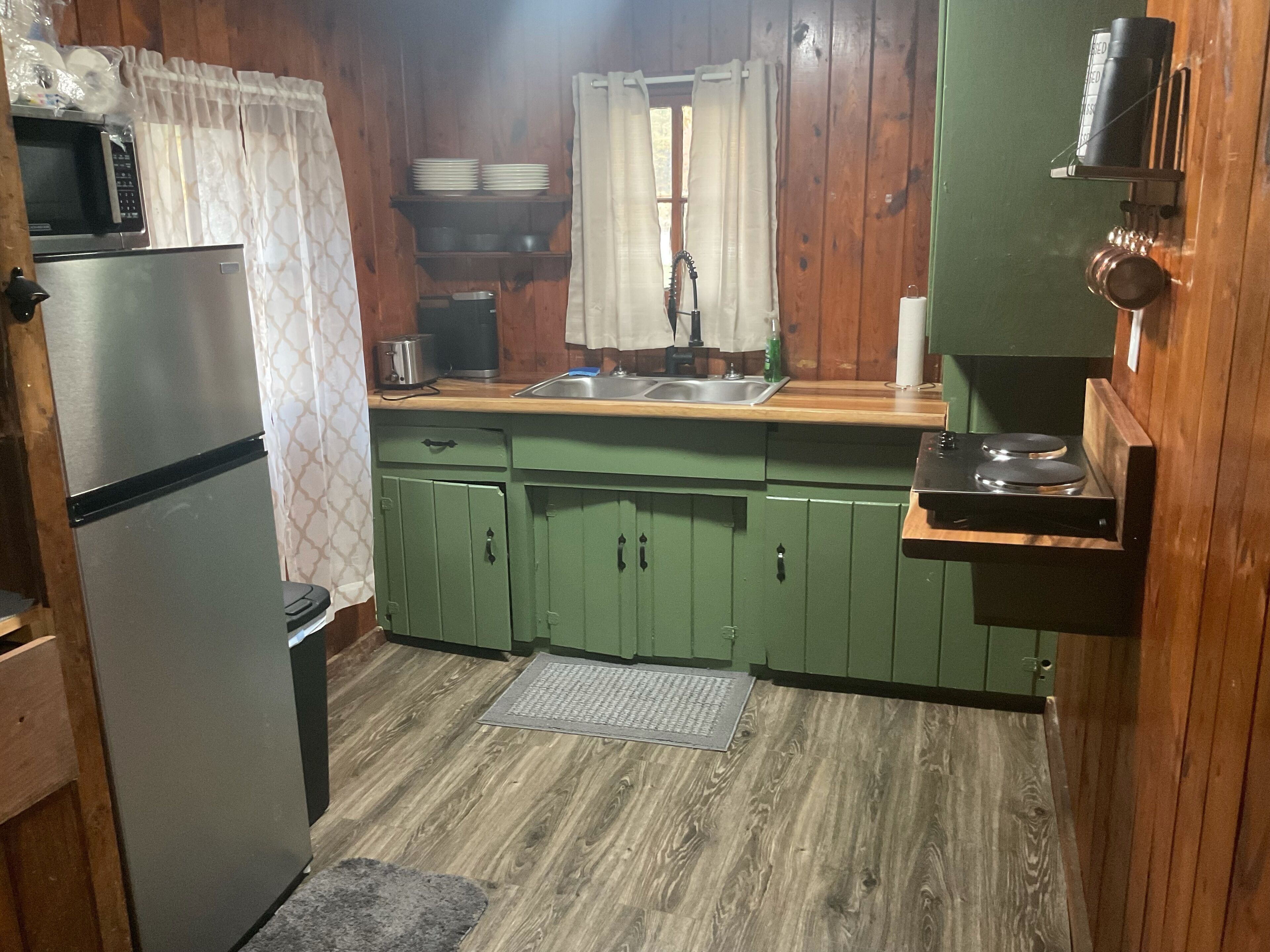 Kabin Comfort | Dapur pribadi | Lemari es besar, microwave, kompor, dan mesin pembuat kopi/teh