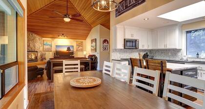Peaceful Sunriver Escape w/ Hot Tub, Bikes & SHARC