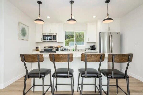 Fridge, microwave, oven, stovetop - Romantic Getaway w/ Stunning Views and Close to Everything! (San Diego)