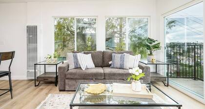 Romantic Getaway w/ Stunning Views and Close to Everything!