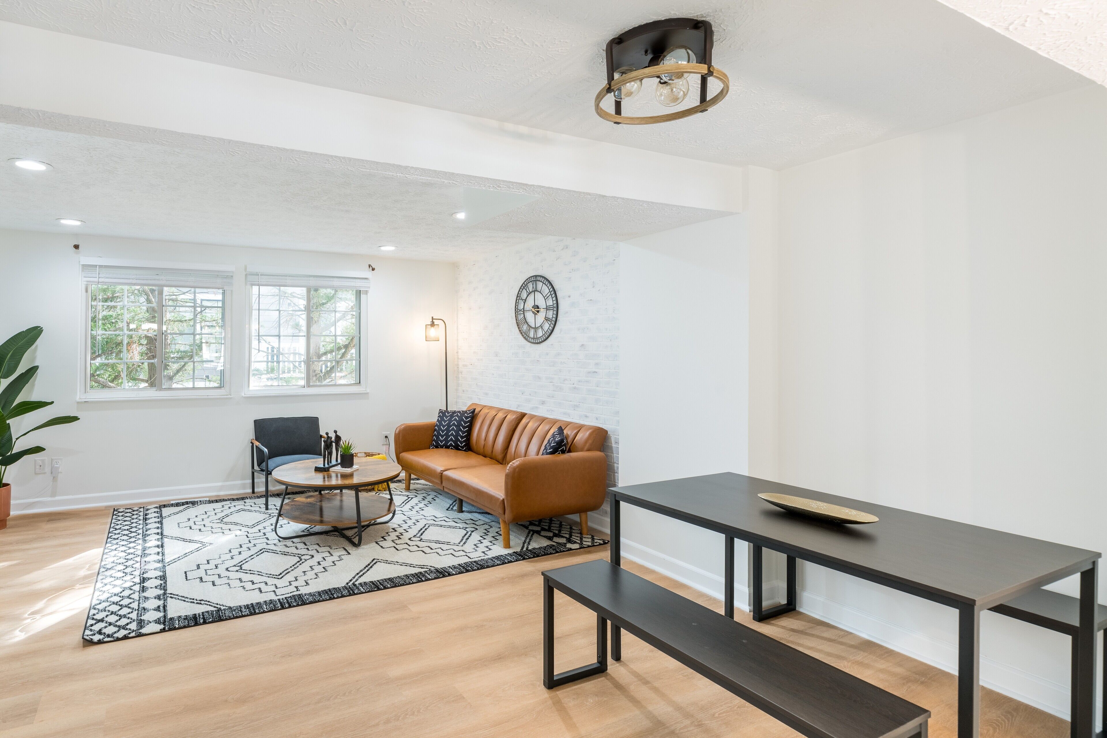 Een smart-tv en tafelvoetbal