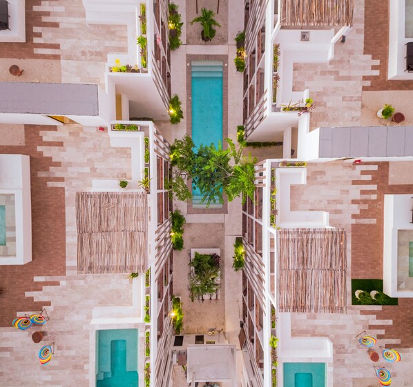 8 outdoor pools, open 8:00 AM to 9:00 PM, pool umbrellas - Smart Depas Tulum (Tulum)